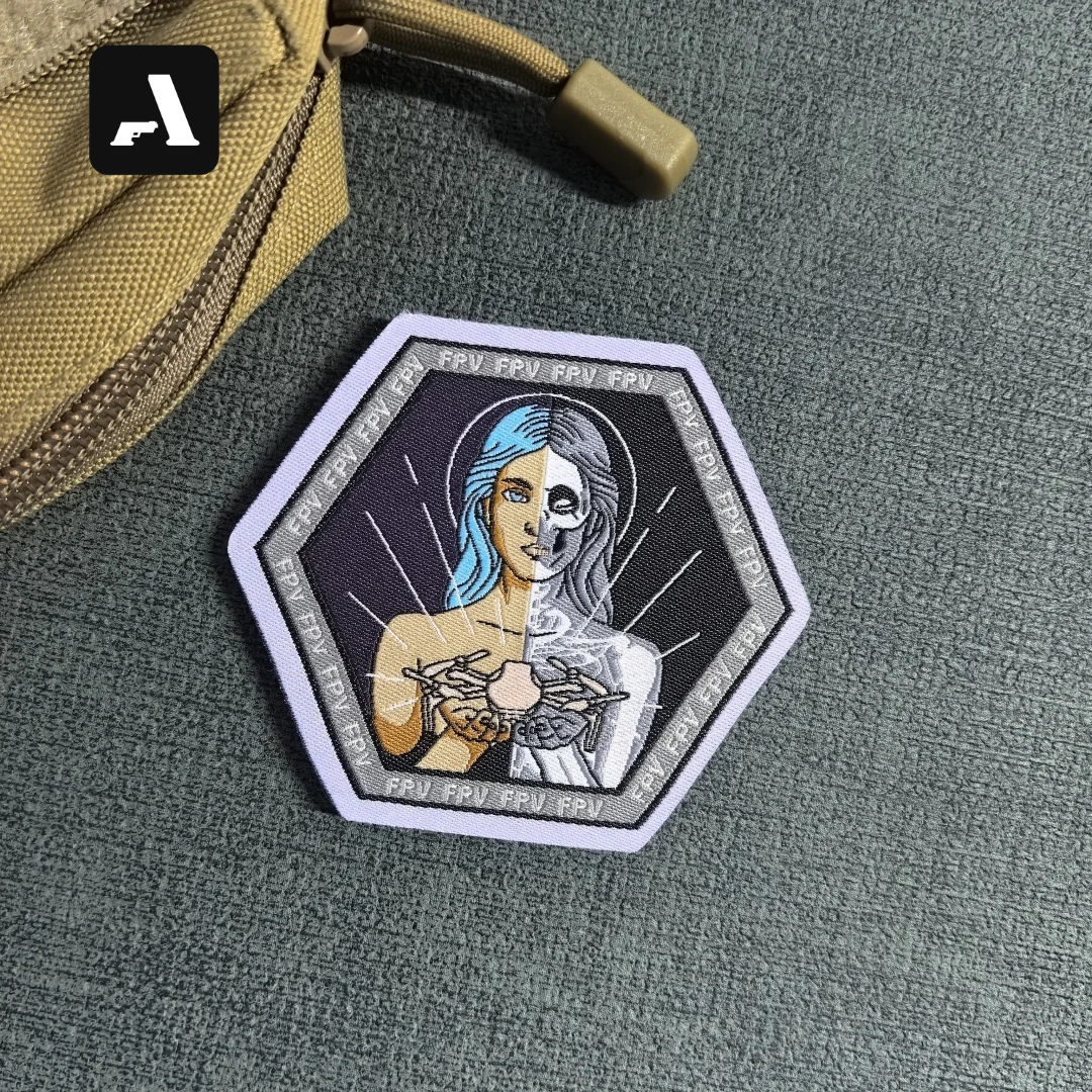 Patch Tático "Sky Judge" – Cyborg FPV Drone (Hexagonal & Velcro)